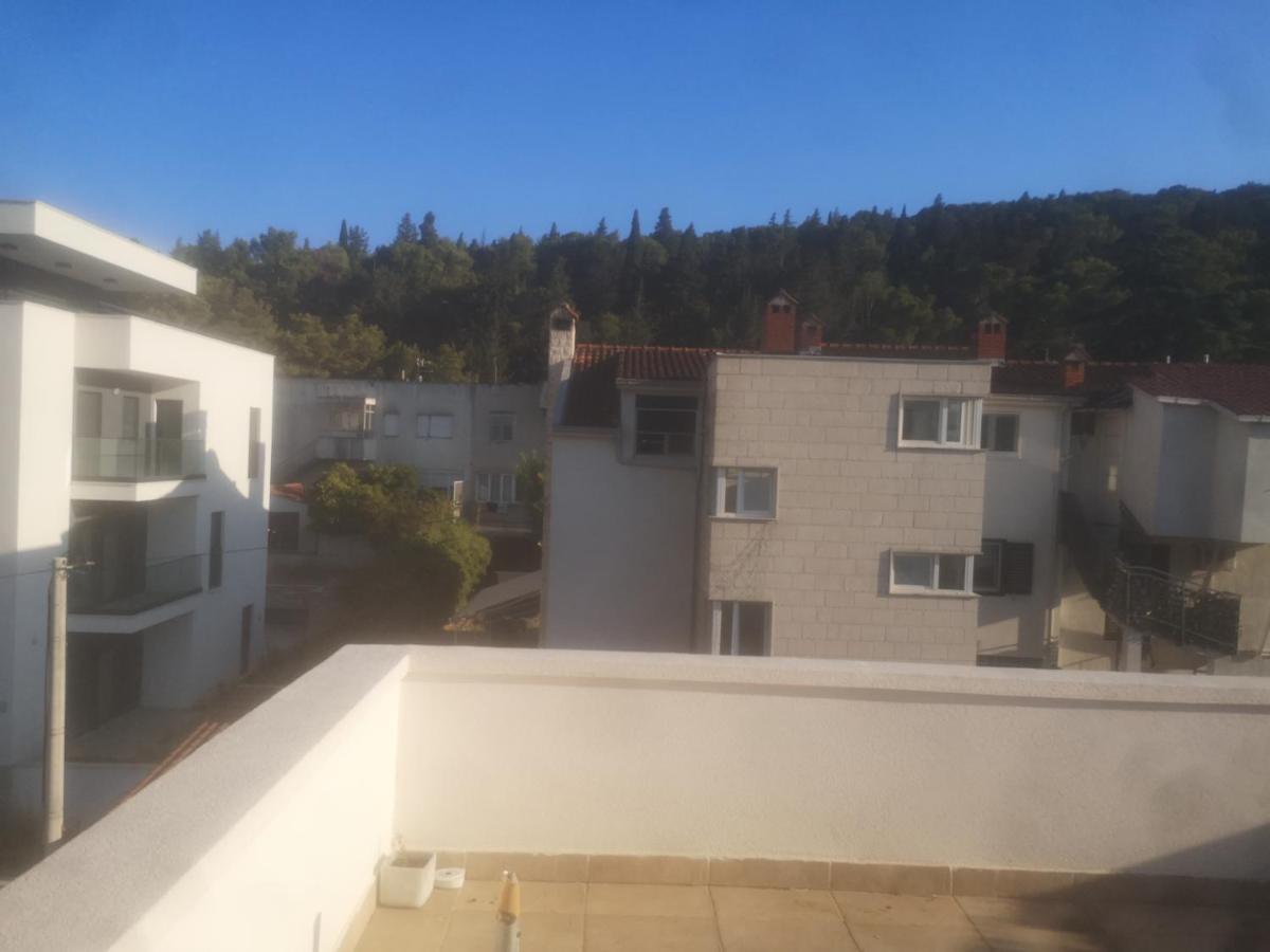 Double Room With Shared Bathroom Split Buitenkant foto