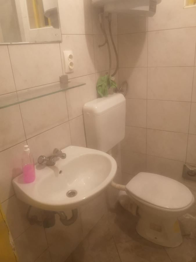 Double Room With Shared Bathroom Split Buitenkant foto